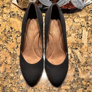 AEROSOLES Black Women's Heels